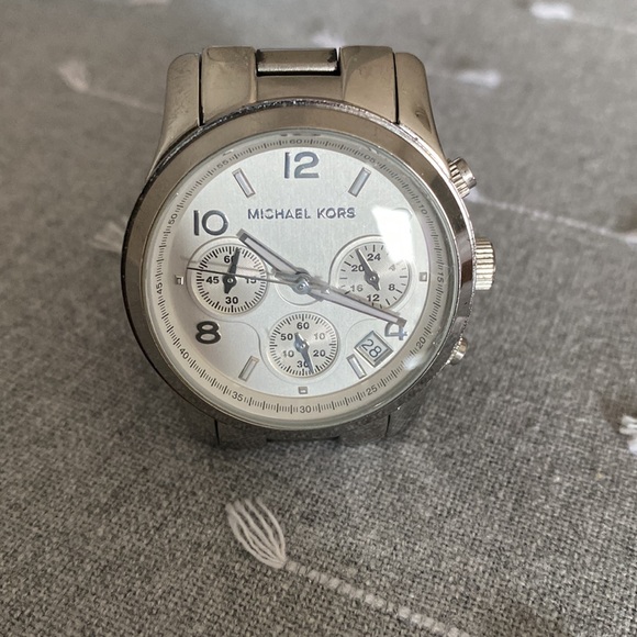 Michael kors oversized silver watch - Picture 2 of 3